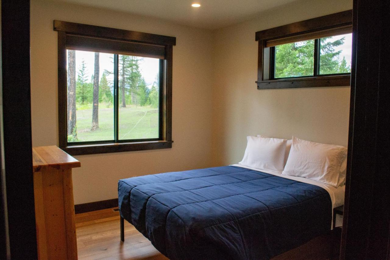 Glacier Homestead Coram 외부 사진