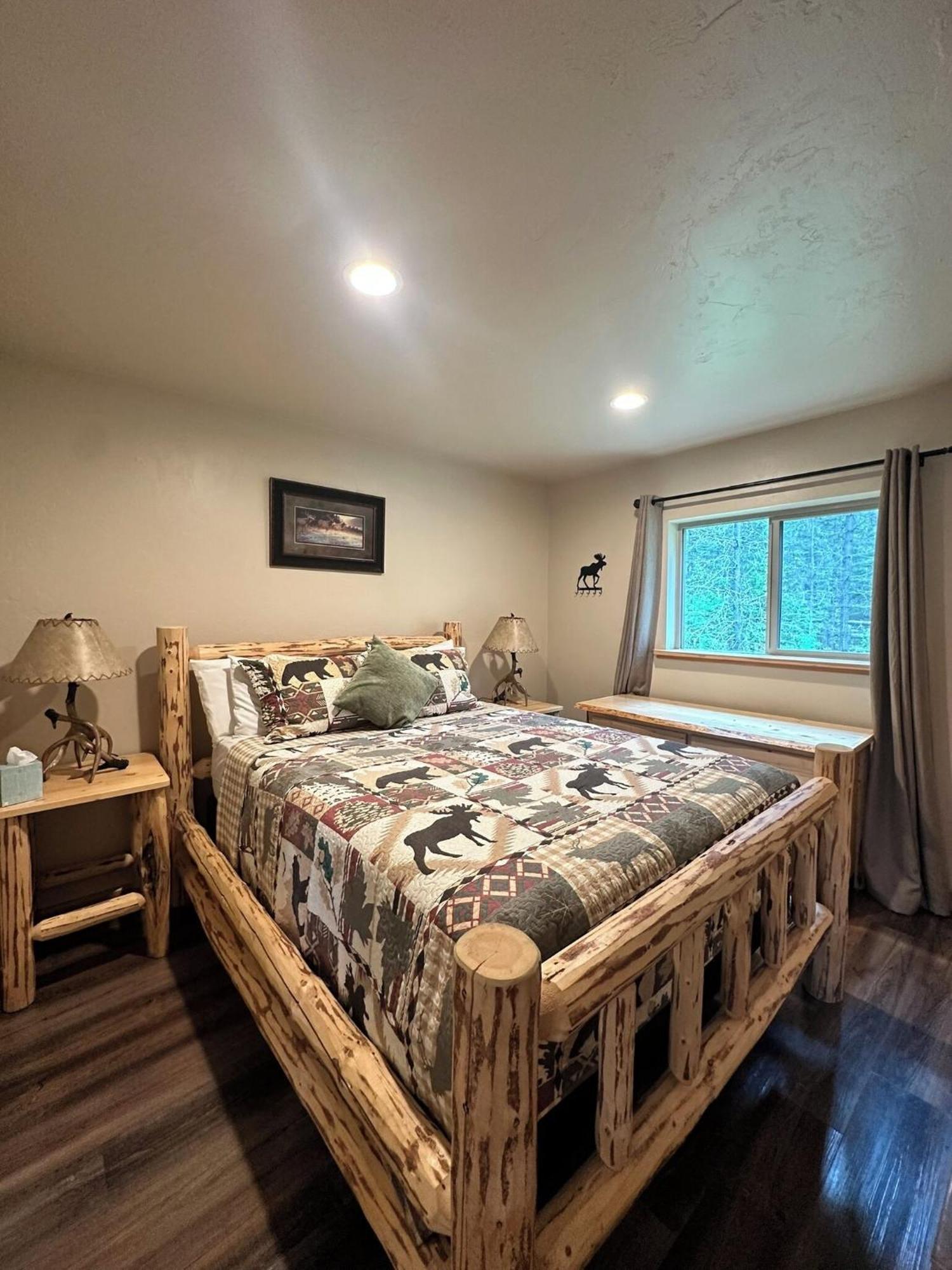 Glacier Homestead Coram 외부 사진