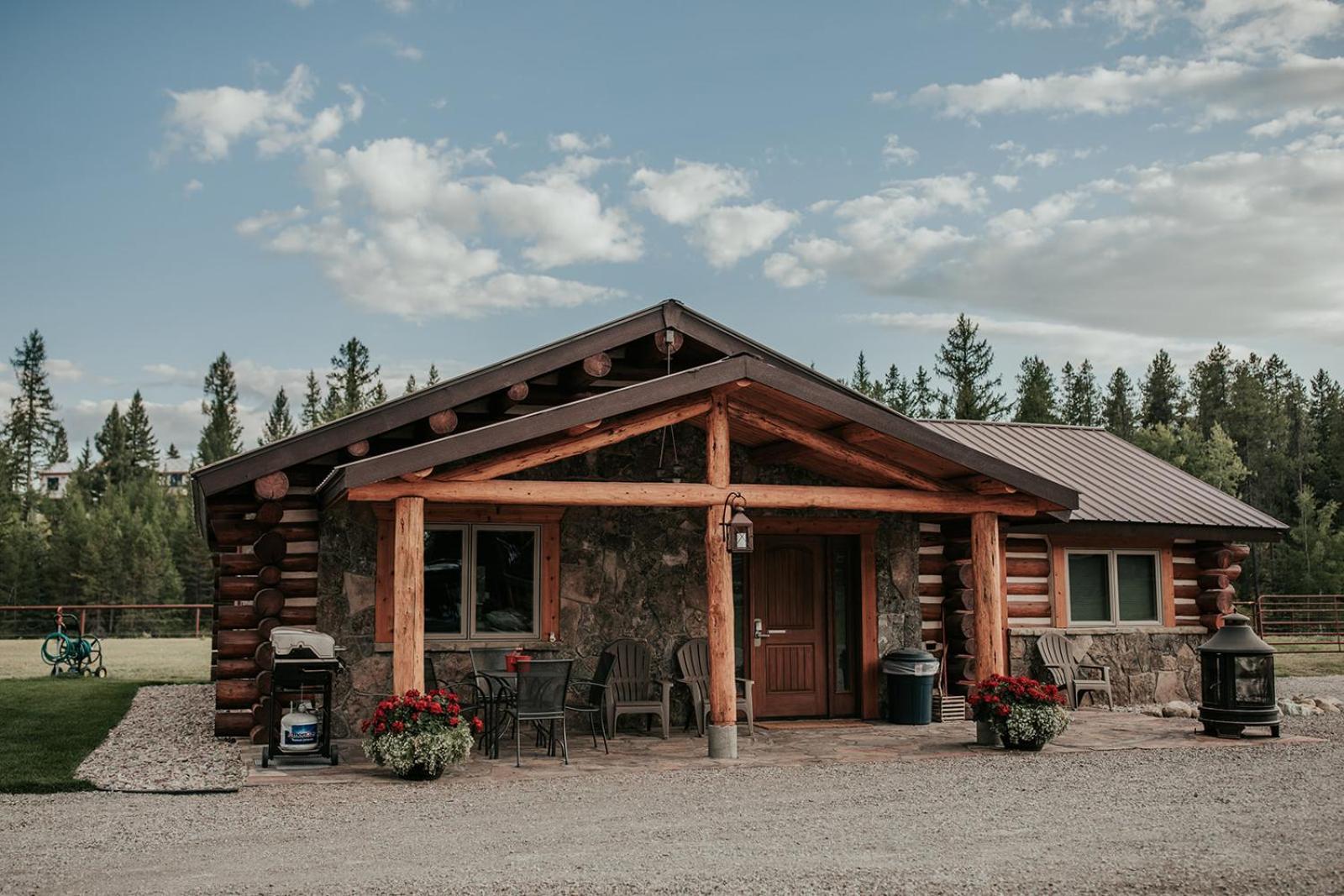 Glacier Homestead Coram 외부 사진