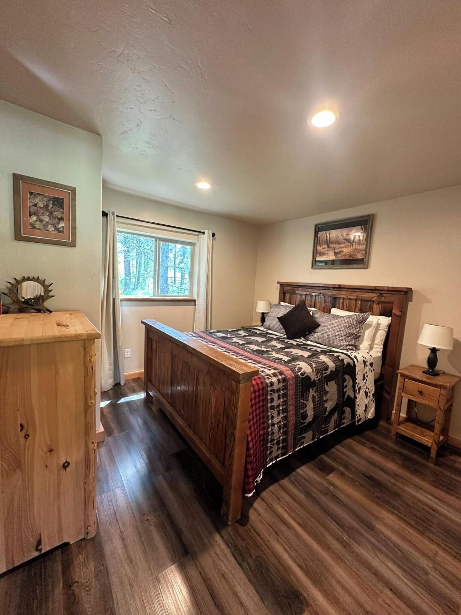 Glacier Homestead Coram 외부 사진