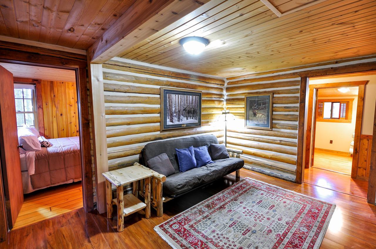 Glacier Homestead Coram 외부 사진