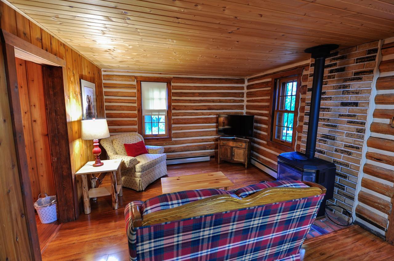 Glacier Homestead Coram 외부 사진