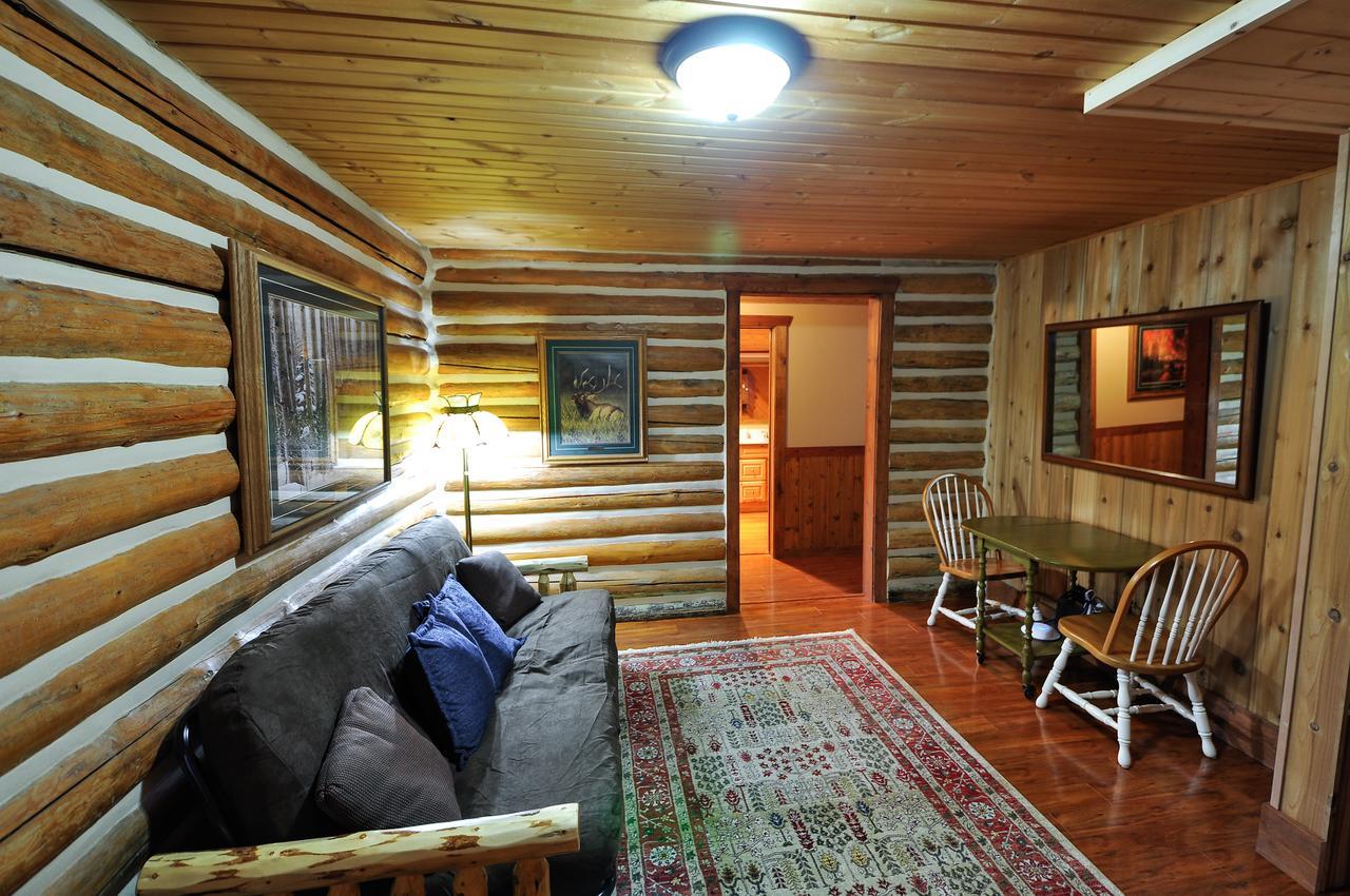 Glacier Homestead Coram 외부 사진