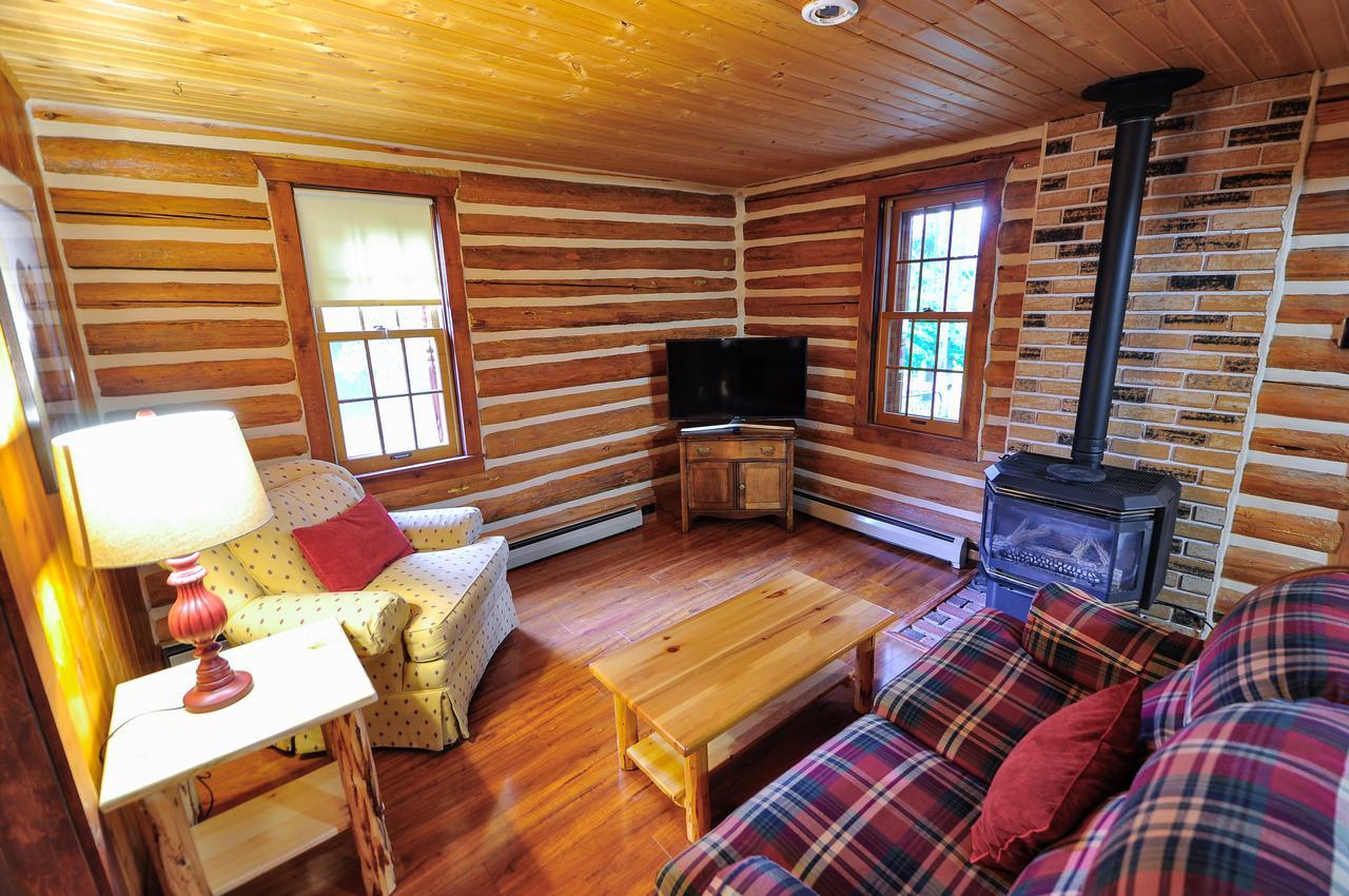 Glacier Homestead Coram 외부 사진