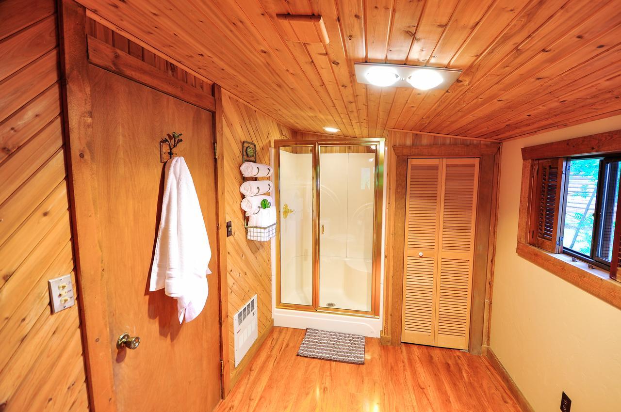 Glacier Homestead Coram 외부 사진