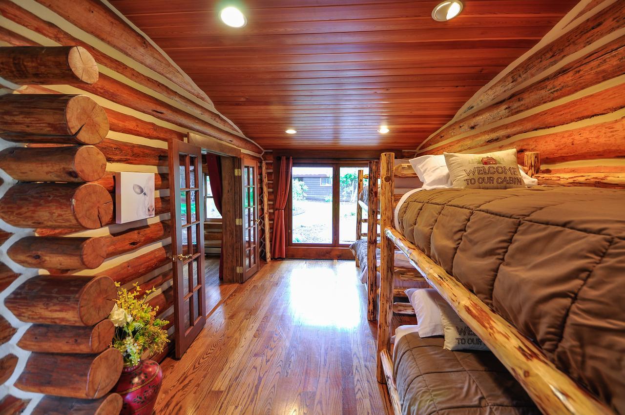 Glacier Homestead Coram 외부 사진