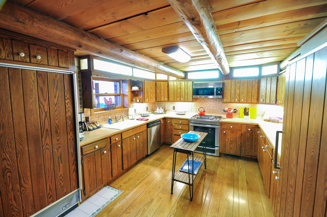 Glacier Homestead Coram 외부 사진