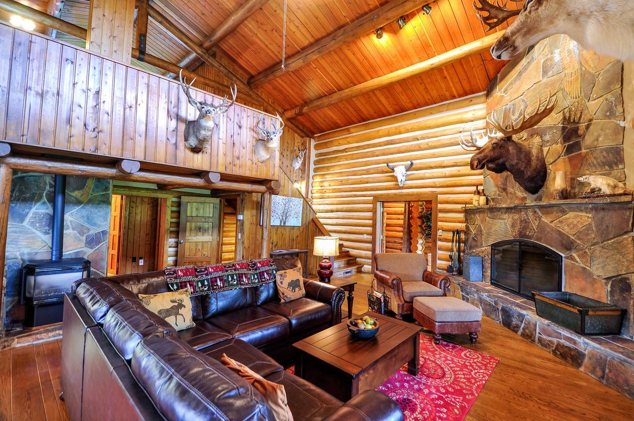 Glacier Homestead Coram 외부 사진