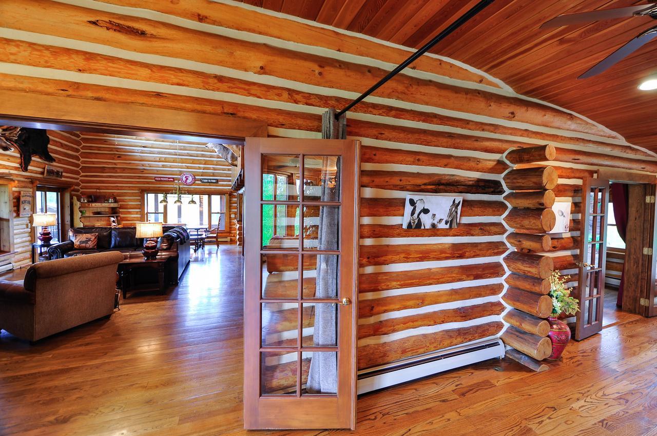 Glacier Homestead Coram 외부 사진